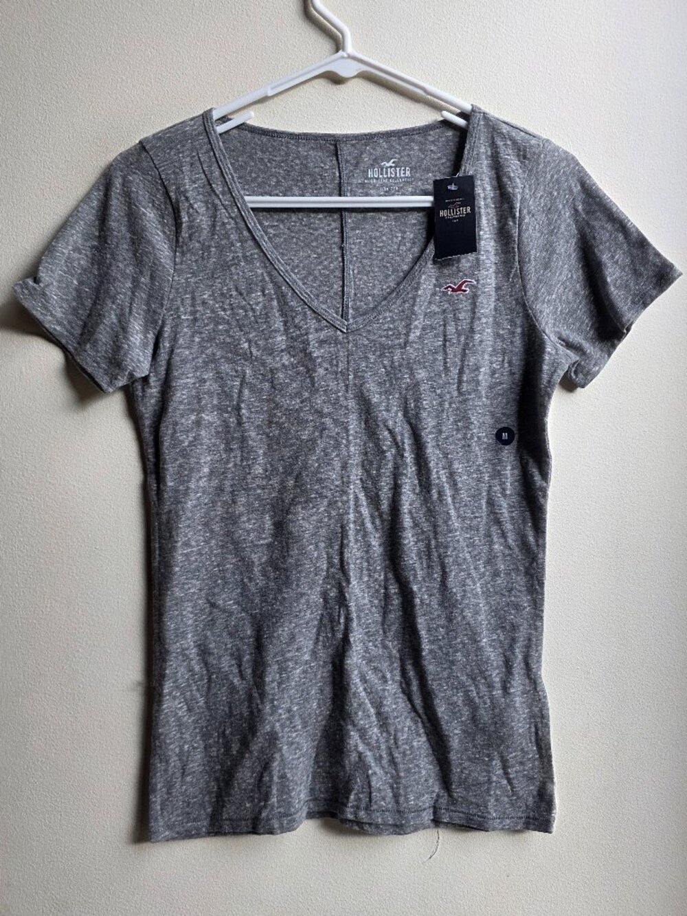 NWT Hollister Gray V-Neck T-Shirt Size Medium